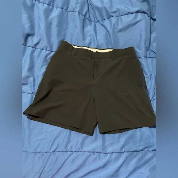 Women’s Underarmour Classic Black Golf Shorts Size Medium Navy Blue stripe - Picture 1 of 5